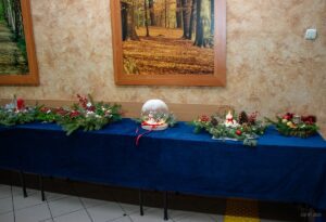 Widok od frontu na pięć stroików.