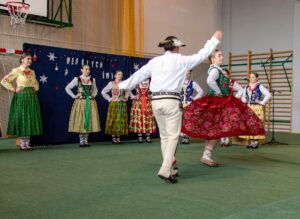 Jeszcze jedno zdjęcie z tańczącymi Jakubem i Alicją.