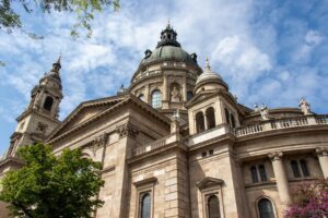 Budapesztańska kontrkatedra widok na kopułę.